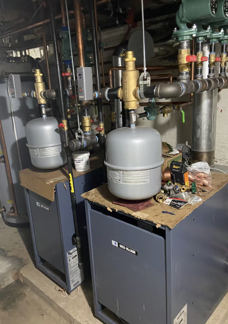 Weil McLain GAS Hot Water Boiler Heater  furnace  maintainance